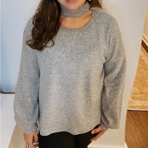 women’s gray sweater. (never worn)